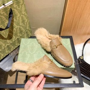 Mode kvinnor vinter tofflor läder loafers päls muller toffel med spänne platt mulskor varm och bekväm plysch damer