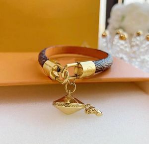 2022 Bracelets Jewelry Various Styles Women Leather Unisex Designer Snap Braceltes Letter Couple Bracelet