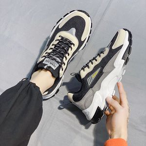 2021 Tasarımcı Koşu Ayakkabıları Erkekler Için Beyaz Yeşil Siyah Bej Moda Erkek Eğitmenler Yüksek Kaliteli Açık Spor Sneakers Boyutu 39-44 Wh
