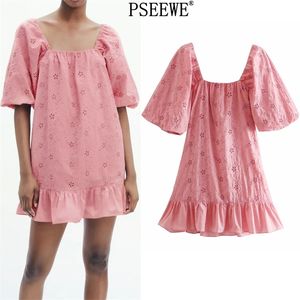 Rosa Cutwork Broderi Korta Klänningar Kvinnor Casual Square Neck Ruffle Puff Sleeve Kvinna Sommarklänning 210519