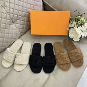 2021 Designer di lusso Donna Pantofole di lana da donna Scivoli Pelliccia invernale Soffice Lettere pelose Sandali Caldi Comodi Fuzzy Girl Infradito Pantofola nero bianco marrone