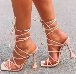 Sandali 2022 New Summer Sexy Lace Up Women Punta quadrata Tacco a spillo Cross Tied Party Shoes Tacchi alti Pompe Plus Size 36-43 220121