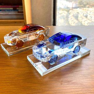 Crystal Realistic Car Model Figurine Glass Car Interior Bottiglia di profumo Ornamento Fermacarte Decorazioni per la tavola per la casa Regalo di Natale per bambini G0911