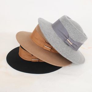 Берец 2022 Winter Wool Flat Hat восстанавливает древние способы британской моды с широкоразличным сбором.