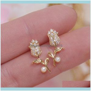 Jewelrykorea Moda Mücevher Sapı Satıyor 14K Gerçek Altın Kaplama Bakır Zirkon Küpe Zarif Lale Kadın Düğün Partisi Saplama Teslimat 2021