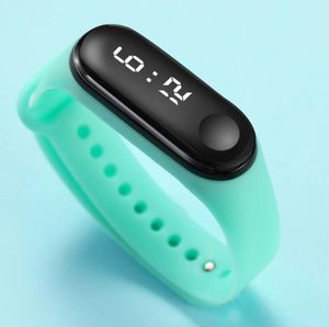 Ny design män kvinnor avslappnade sportarmband klockor färgglada led elektroniska digitala lysande godis silikon vattentätt armbandsur för barn barn
