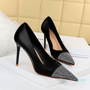 한국 패션 스타일 여성 신발 연회 하이힐은 얇은 스틸레토 얕은 입 반짝이는 모조 다이아몬드 뾰족한 단순성
