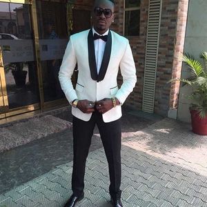 Vit Bröllop Tuxedo För Afrikansk 2 Piece Slim Fit Män Passar Man Mode Jacka Med Svart Byxor Business Groom Wear X0909