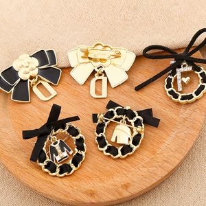 Classic Letter Brooch Women Bowknot Circle Brooches Suit Lapel Pin Gift for Love Friend Fashion Jewelry 3 Styles