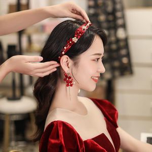 Düğün Bantları Setleri toptan satış-Saç Klipler Barrettes Kırmızı Düğün Aksesuarları Takı Seti Kadınlar Için Inci Dekorasyon Band Küpe Parti Kafa Gelin Takı