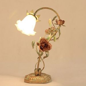 Lampada da tavolo coreana Fiori da giardino Camera da letto Comodino Luce Matrimonio Personalità creativa Lampade regalo calde e romantiche Lampada da tavolo rosa