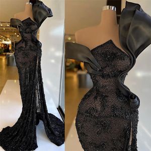 Glamouröse schwarze Ballkleider, trägerloses Abendkleid, nach Maß, mit Perlen verziert, seitlich geteilte Rüschen, bodenlanges Promi-Partykleid