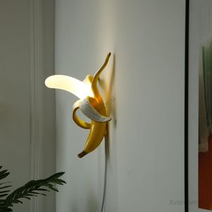 Lampada da parete Italia Resina Banana Moderne luci in vetro per la decorazione domestica Camera da letto Comodino Sconce Bagno Vanity Light Fixtures