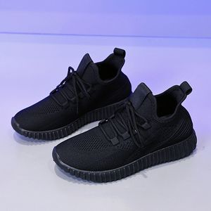 Toppkvalitet 2021 Ankomst Sticka Running Skor Män Kvinnor Sport Tennis Löpare Triple Black Grå Rosa Vit Utomhus Sneakers Storlek 35-40 WY11-1766