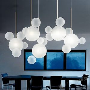 Luces colgantes LED nórdicos Postmoderno Lámpara de colgante de bola de vidrio para comedor Sala de estar Cafe Bar Decor Diseñador Hang Lamp