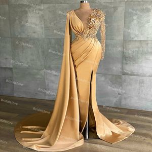 Charming Arabic Gold Mermaid Prom Dresses With Long Sleeve 2021 Sexy V Neck Satin Dubai Abaya Evening Dress Beaded Front Slit Formal Graduation Gowns vestidos