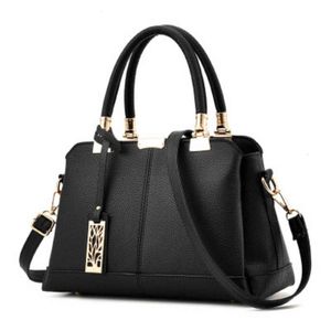HBP Icke-stil Kvinnor Elegant Lady Portable One Shoulder Temperament Messenger Simple Fashion Leisure Bag SPO