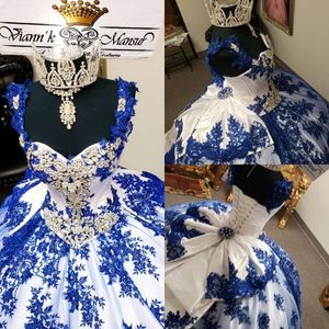 Stopniowe szaty Biały i niebieski Quinceanera Suknie Frezowanie Sweet 16 Dress Gorset Powrót Pagewanty Suknie Vestidos de la Celebridad