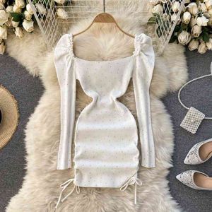 Wiosna Moda Elegancka Sukienka High-End O Neck Exposed Clavicle Długi Rękaw Torba Sznurka Hip Wave Dot Dress Vestidos 210420