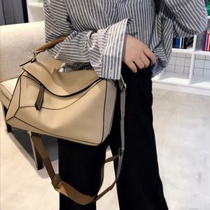 Evening Bags 2024 New Mini Lattice Bag Leather Geometric Pillow One Fashion Shoulder Messenger Color Contrast Hand Bag Women Stores