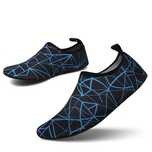 Scarpe da scoglio da uomo Calzini da nuoto ad asciugatura rapida Donna Yoga Sandali estivi Aqua Pantofole antiscivolo a piedi nudi per le vacanze al mare Y0717