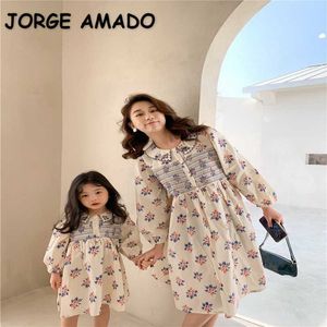 Estilo coreano Verão Família Correspondente Conjuntos Bordado Flwers Camisa Vestido Mãe Filha E2115 210610