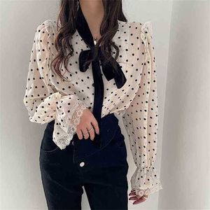 Retro Fashion Women Shirt Lace Polka Dot Chic Velvet Vintage Loose High Quality All Match Casual Top Blouses 210525