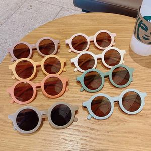 2021 meninas vintage óculos de sol moda street snap crianças óculos redondo quadro urso forma óculos de sol fosco cor sólida miúglasses