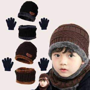 新しい3ピース到着幼児子供赤ちゃん男の子の女の子のポンポム帽子冬の暖かいニットかぎ針編みのビーニーキャップスカーフグローブ子供のセット