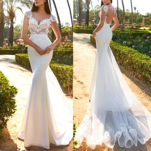 Wspaniałe Syrenki Backless Backless Suknie Ślubne z haftowaną suknią Appliqued Plus Size Bridal