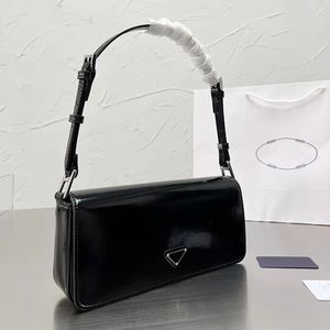 Designer PP Femme Triangular Logo Shoulder Bag Italy Milano Brand Vintage Patent Leather Underarm Handbags Adjustable Strap Handbag Luxurys Designers Bags