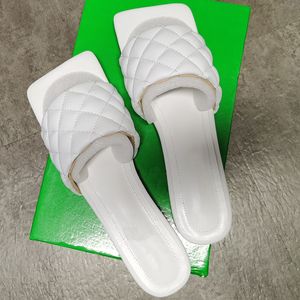 Kadın Yastıklı Sandalet Moda Lido Slaytlar Yumuşak Nappa Deri Squared Düz Terlik Yüksek Topuklu Yaz Beyaz Kapitone Çevirme Kutusu 280