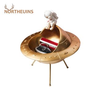 NORTHEUINS Resin Astronaut Storage Figurines Creative Modern Character Statue Miniature Table Statuette Interior Home Desk Decor 210727