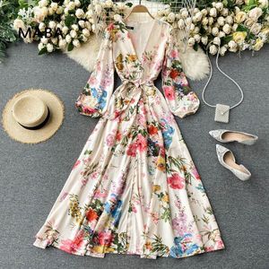 Casual Dresses 2021 Spring Autumn Women Floral Print Long Dress V-ringen Puff Sleeve Single Breasted Spets Up Vintage Ethnic High Quality