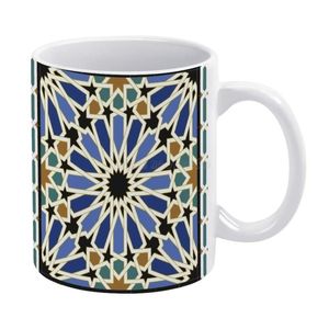 Muggar arabiska kakel i vit rånar 11 oz rolig keramisk kaffe / te / kakao unik gåva arabisk arabesque kaklat bakgrundsgräns vintage