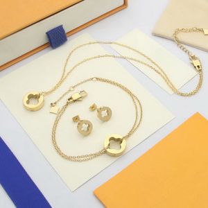 Europe America Fashion Jewelry Sets Lady Womens Gold Silver-color Metal Engraved V Initials Hollow Out Flower Empreinte Necklace Bracelet Earrings Q95619 Q93674
