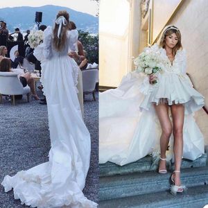 Hi Lo A-Linie Hochzeitskleid, abgestufte Rüschen, V-Ausschnitt, lange Ärmel, Tutu, Brautkleider, moderne Brautkleider mit Reißverschluss hinten, Robes de Mari￩e