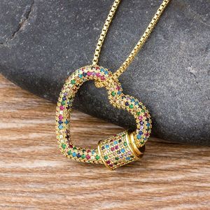 Classic Rainbow CZ Micro Carabiner Pave Lock Heart Shapter Copper Zirconia Clasp Halsband Smycken Gift för Kvinnor Män