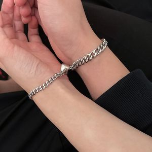 Łańcuchy bransoletki dla kobiet mężczyźni moda para mankiet biżuteria rocznika srebrny kolor serce urok magnes bransoletki koreatrendy pulsera