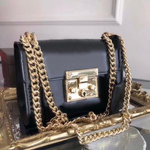 Chain Shoulder Bag purse Flap clutch Luxury Handbag for women Fashion Designer bags cross body Excellent Quality Leather Messenger embossing Wholesale Dicky0750