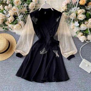 春の秋の女性のドレスメッシュパフスリーブステッチレトロな黒いスーツの襟タッセルショートウーマンML552 210506