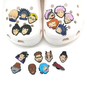 MOQ = 100ピースの熱い日本のアニメの魅力の柔らかい海賊PVC靴チャームアクセサリーの装飾カスタムジブス詰まりの靴子供の贈り物