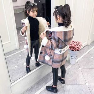 Girls Woolen Coat Autumn/winter 2021 New Medium and Big Kids Plus Velvet Western Windbreaker Children's Woolen Korean style Top H0909