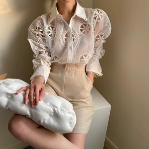 Kadınlar bluz gömlekleri 2021 yaz seksi perspektif beyaz organze bluz kadın dantel nakış içi boş uzun kollu bluslar yüksek kaliteli üstler