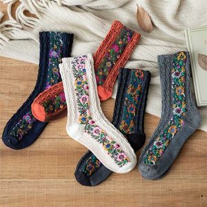 Retro etnisk blomma stil Kvinnors besättning Socks Set Rolig Casual Harajuku Kvinna Söt Bomull Socks Pack Gift för Dam Tube Strumpor 211221