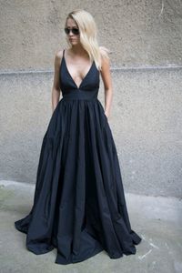 Tafta linia wieczorowa Długie paski Prom Dresses Black Romantic Open Back Strappy Suknie