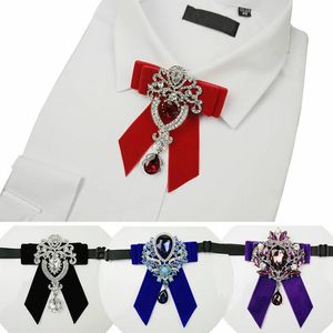 Moda Bow Tie Brytyjski Trendy Mężczyźni Unisex Wedding Bankiet Party Tuxedo Jewelry Velvet Crystal Bowtie Luksusowe Luksusowe Handmade Neck Krawaty