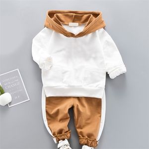 Roupa infantil para meninas de bebê roupas conjunto outono inverno nascido meninos t-shirt calça terno traje 210429