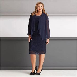 Plus Storlek Mörk Navy Mor av bruden Klänningar Passar Te Längd Mantel Lace Chiffon Bröllop Gästklänningar med Jackor Groom Mom Dress