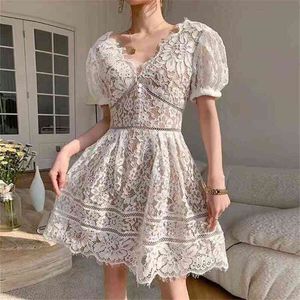 Runway Sexy V-neck Flower Embroidery Lace Self Portrait Dress Celebrity Holiday Short Puff Sleeve Mini Dresses Summer 210603